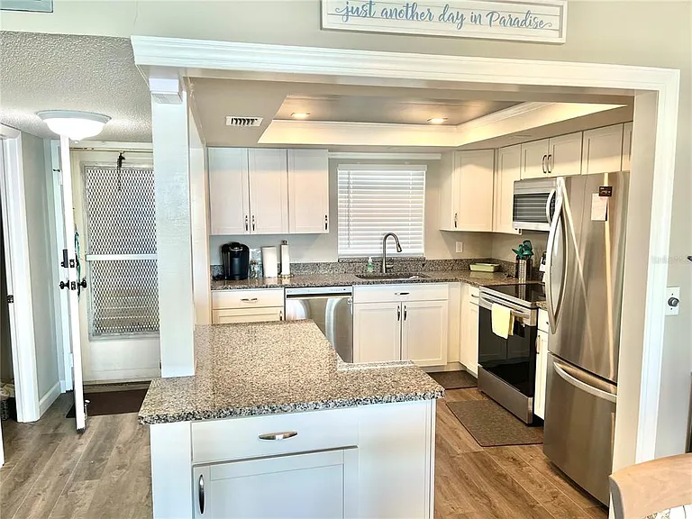 4550 Cove Cir #804 — Photo 5