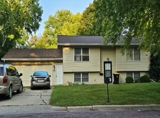 448 8th Ave SW, Wells, MN 56097