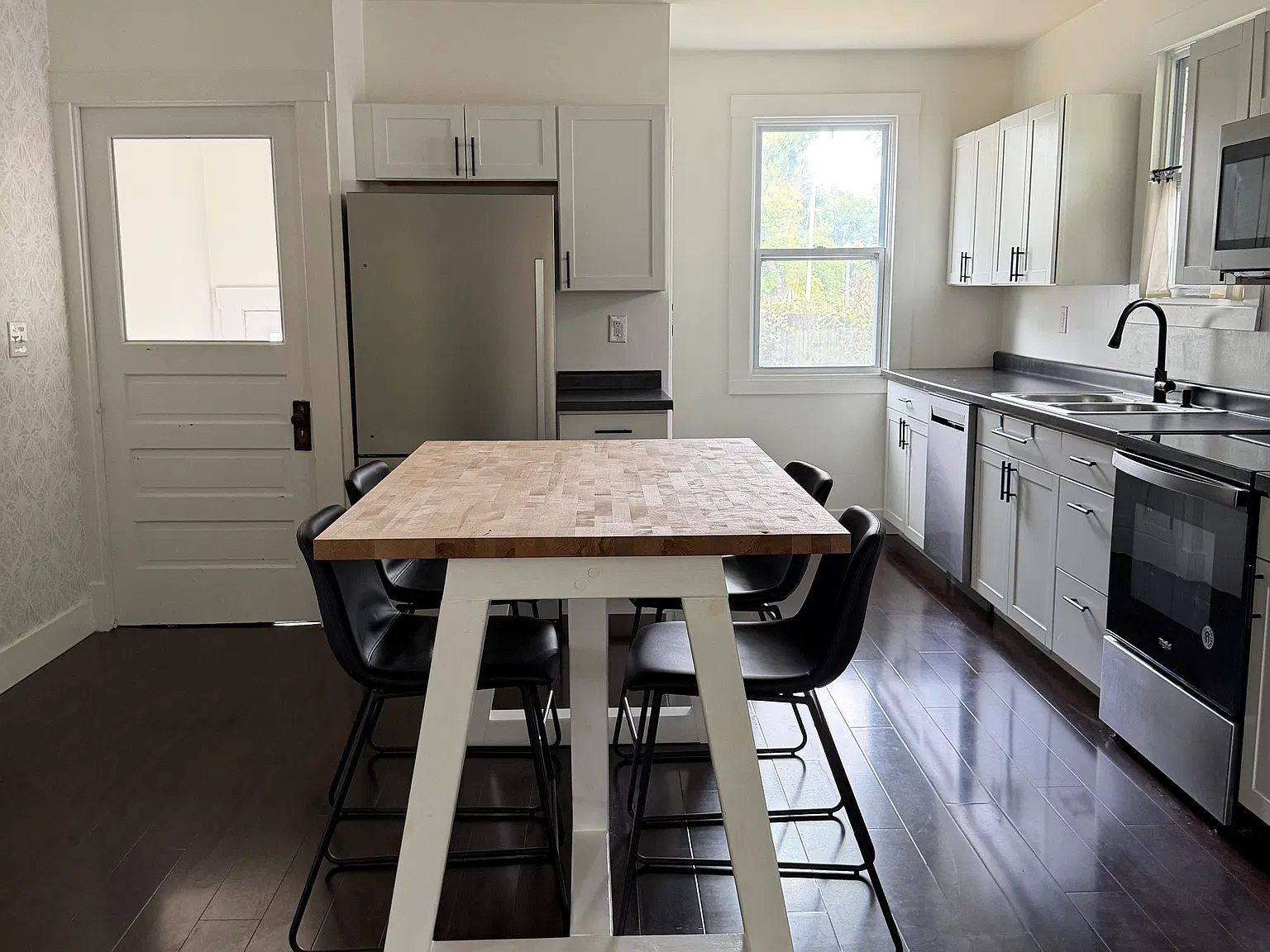 2 bed, 1240 sqft, $2,000 — Photo 2