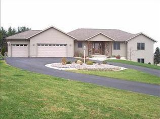 W4727 Woodridge Dr, Monroe, WI 53566