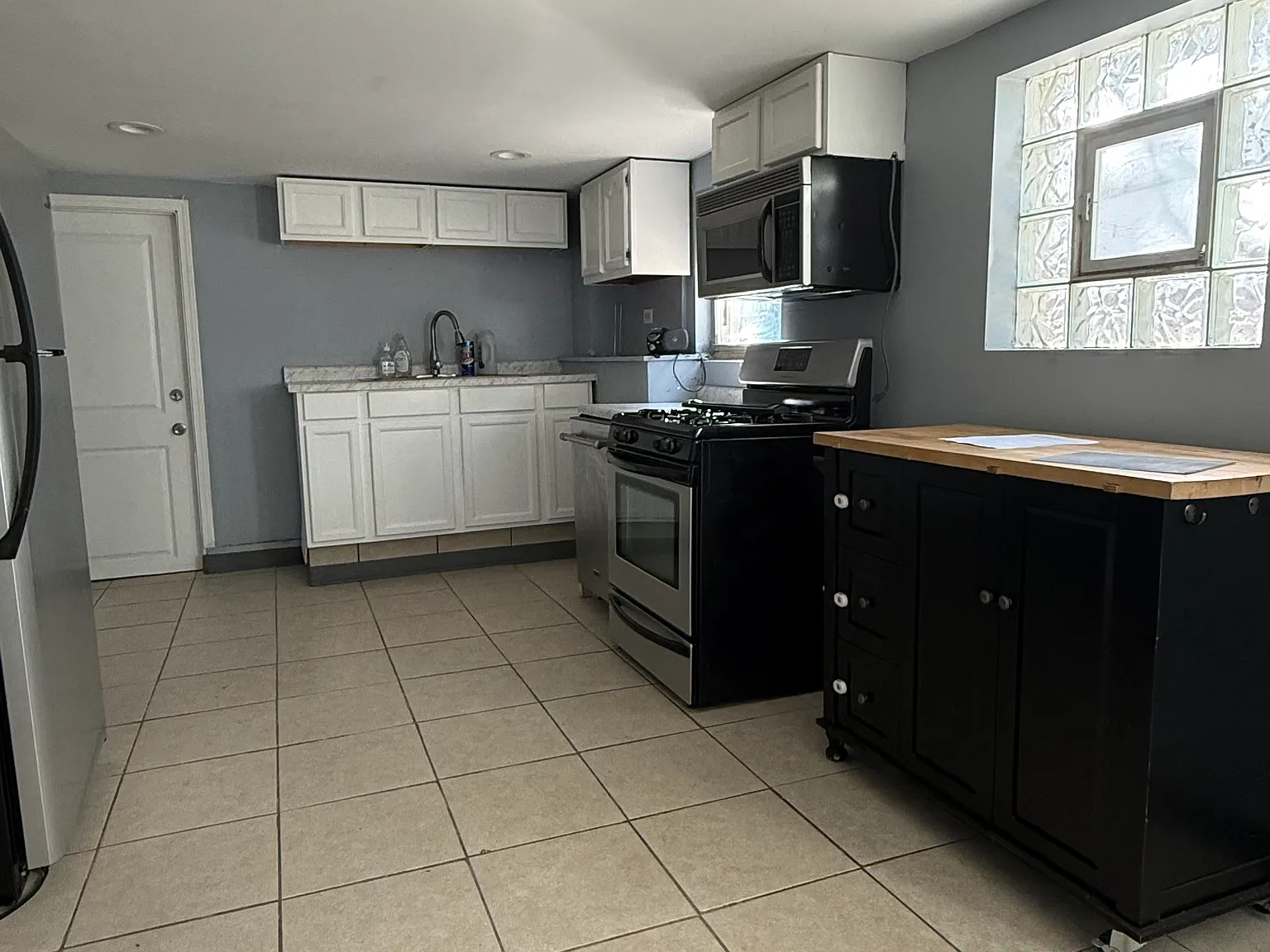 1 bed, 900 sqft, $1,175 — Photo 4