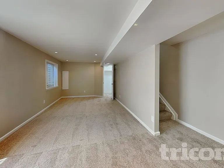 1392 S Akron Ct — Photo 13