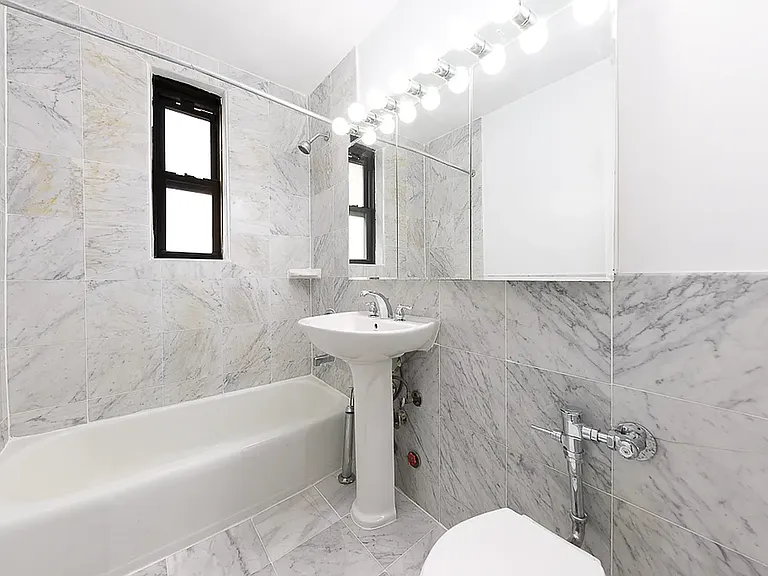 1 Bogardus Pl #7P — Photo 5