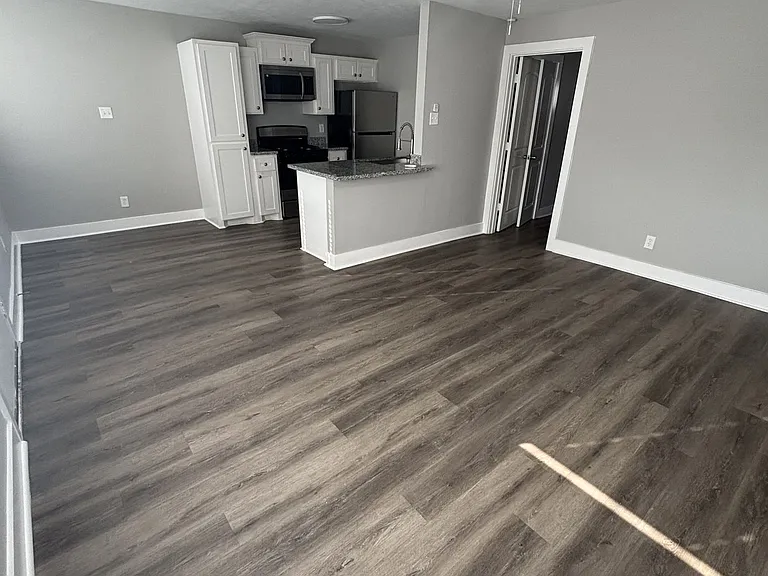 Avondale Apartments — Photo 17