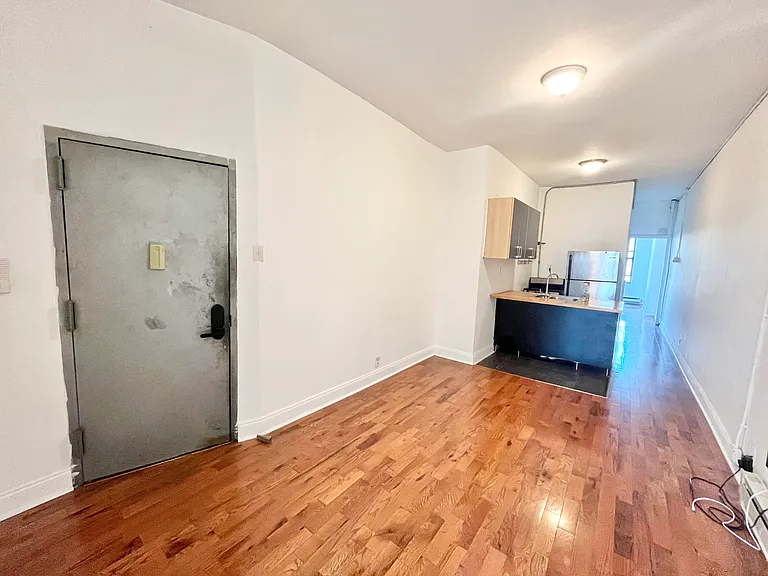 297 Troutman St #3L — Photo 7