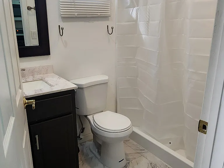 428 Reynolds Rd — Photo 3