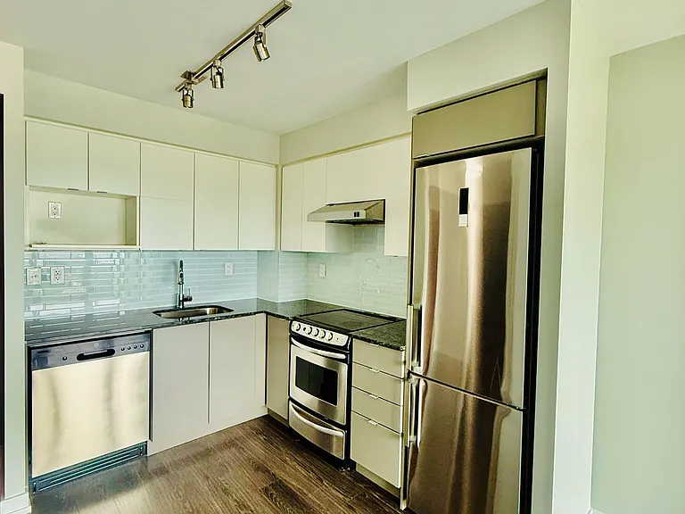 160 Flemington Rd #1215 — Photo 5