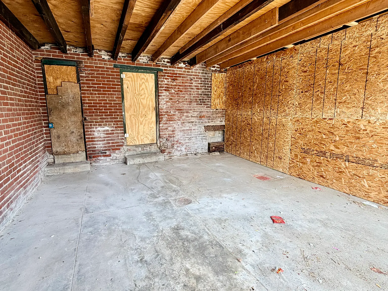 Detached Garage for Rent Secure Storage or Parking — Photo 2