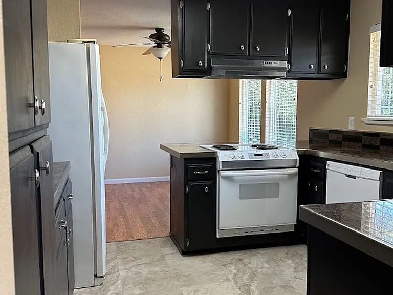 3735 Rhonda Rd — Photo 4