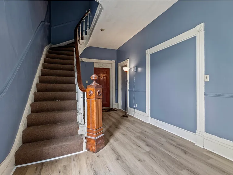 127 S Highland St — Photo 2