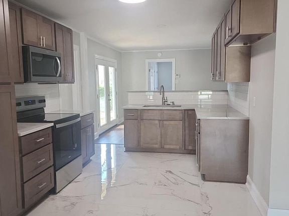 4th image of 2766 Brookwood Dr