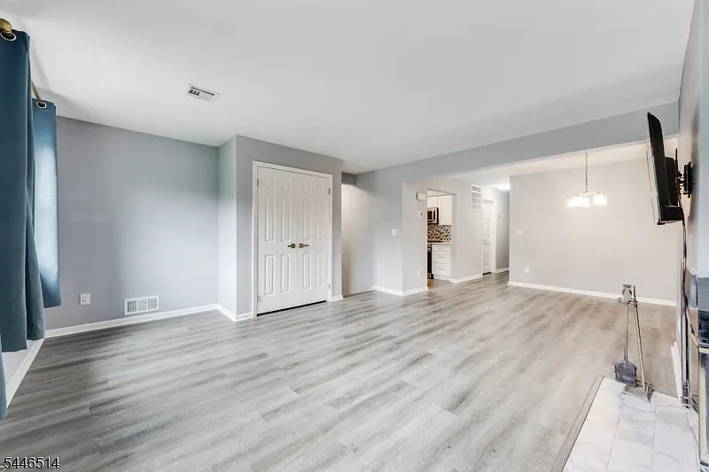 2 bed, 1.0 bath, $3,100 — Photo 2