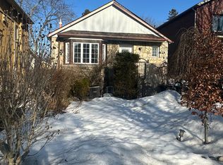 25 9th St #6, Toronto, ON M8V 3E2