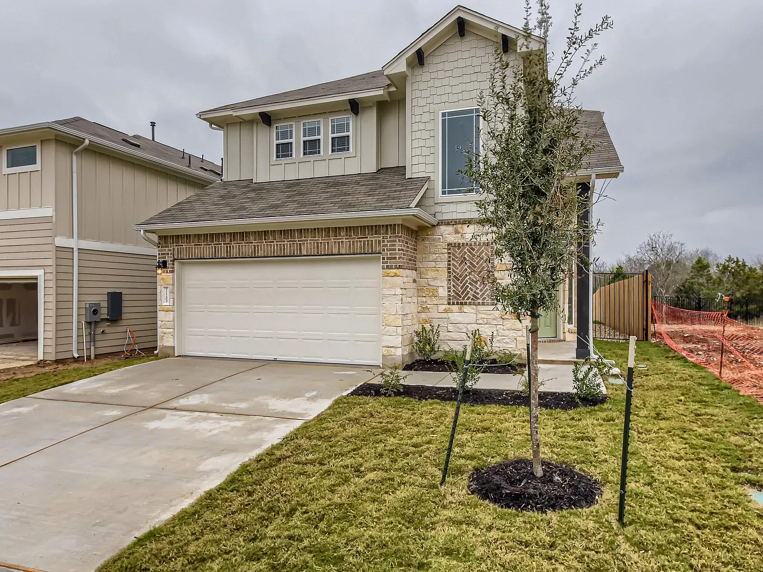 4 bed, 3.5 bath, 2273 sqft, $2,600 — Photo 1
