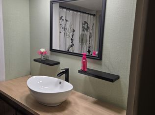 1225 Seaks Run Rd, Glen Rock, PA 17327