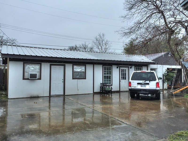 2nd image of 433 Brooks Dr