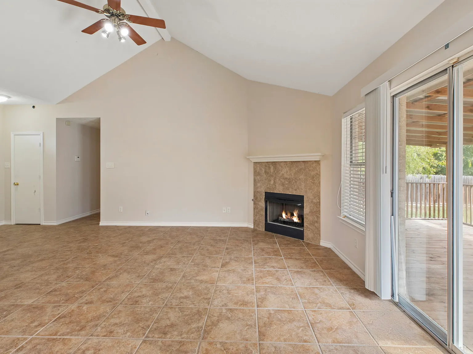 3 bed, 1421 sqft, $1,850 — Photo 4