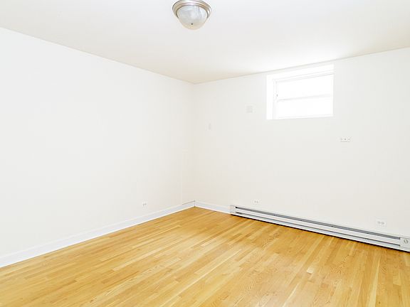 3rd image of 3920 1/2 N Pine Grove Ave #G