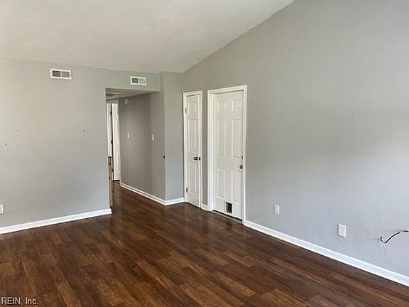 3rd image of 1650 Mill Oak Dr