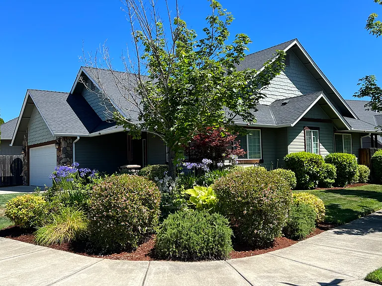 1383 SW David Dr — Photo 1