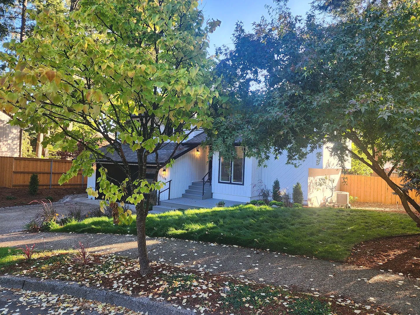 Beautifully Remodeled Split-level Home in Tualatin's Martinazzi Woods Neighborhood — Photo 3