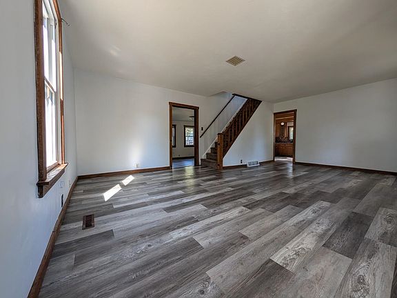 5th image of 631 2nd St