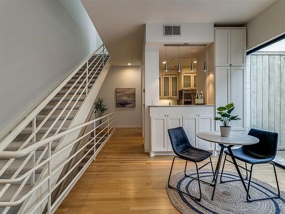3rd image of 3920 Travis St APT 17