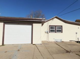 743 W Galena Ave, Freeport, IL 61032