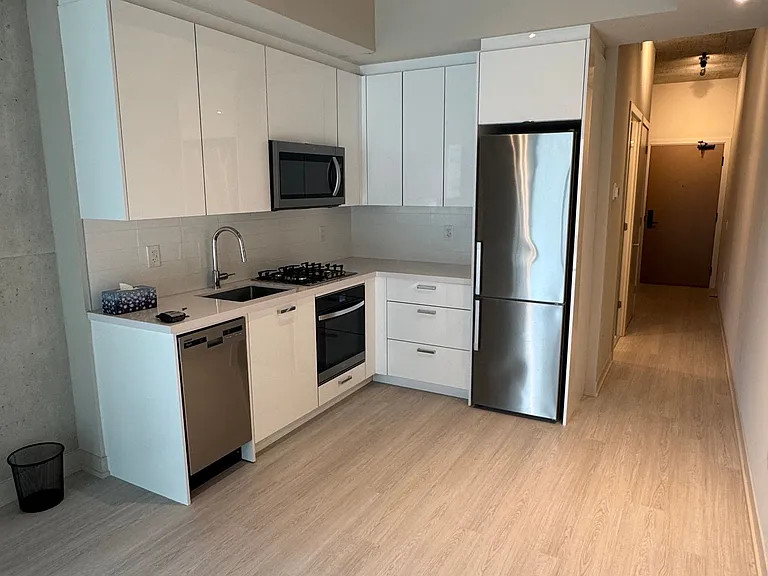195 McCaul St #710 — Photo 3