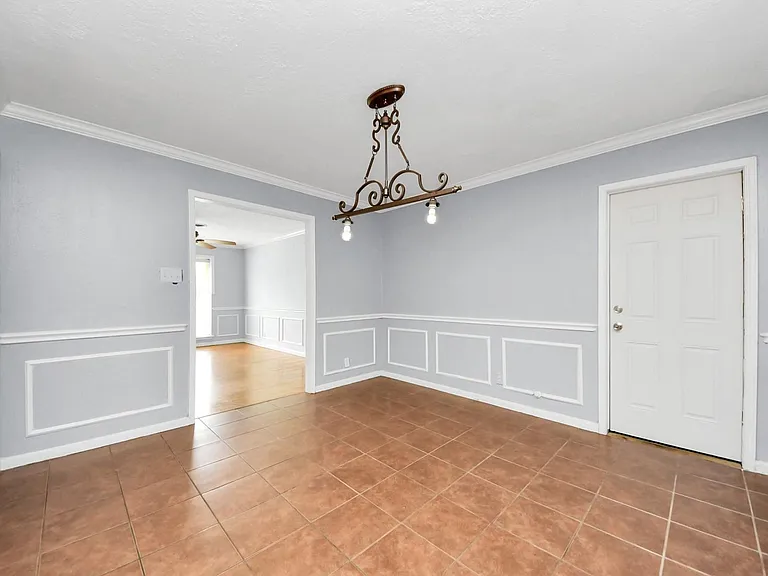 2513 Leslie St — Photo 19