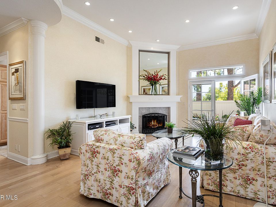 1st image of 3043 E Hillcrest Dr