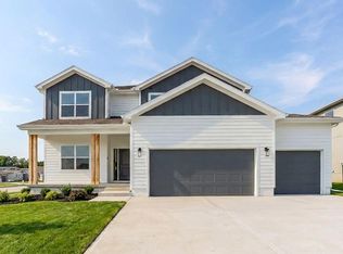 16778 S Twilight Ln, Olathe, KS 66062