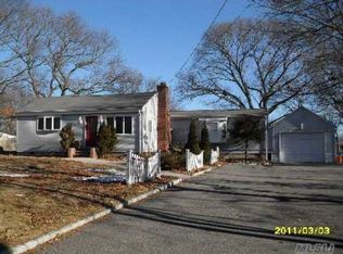29 Dillmont Dr, Smithtown, NY 11787