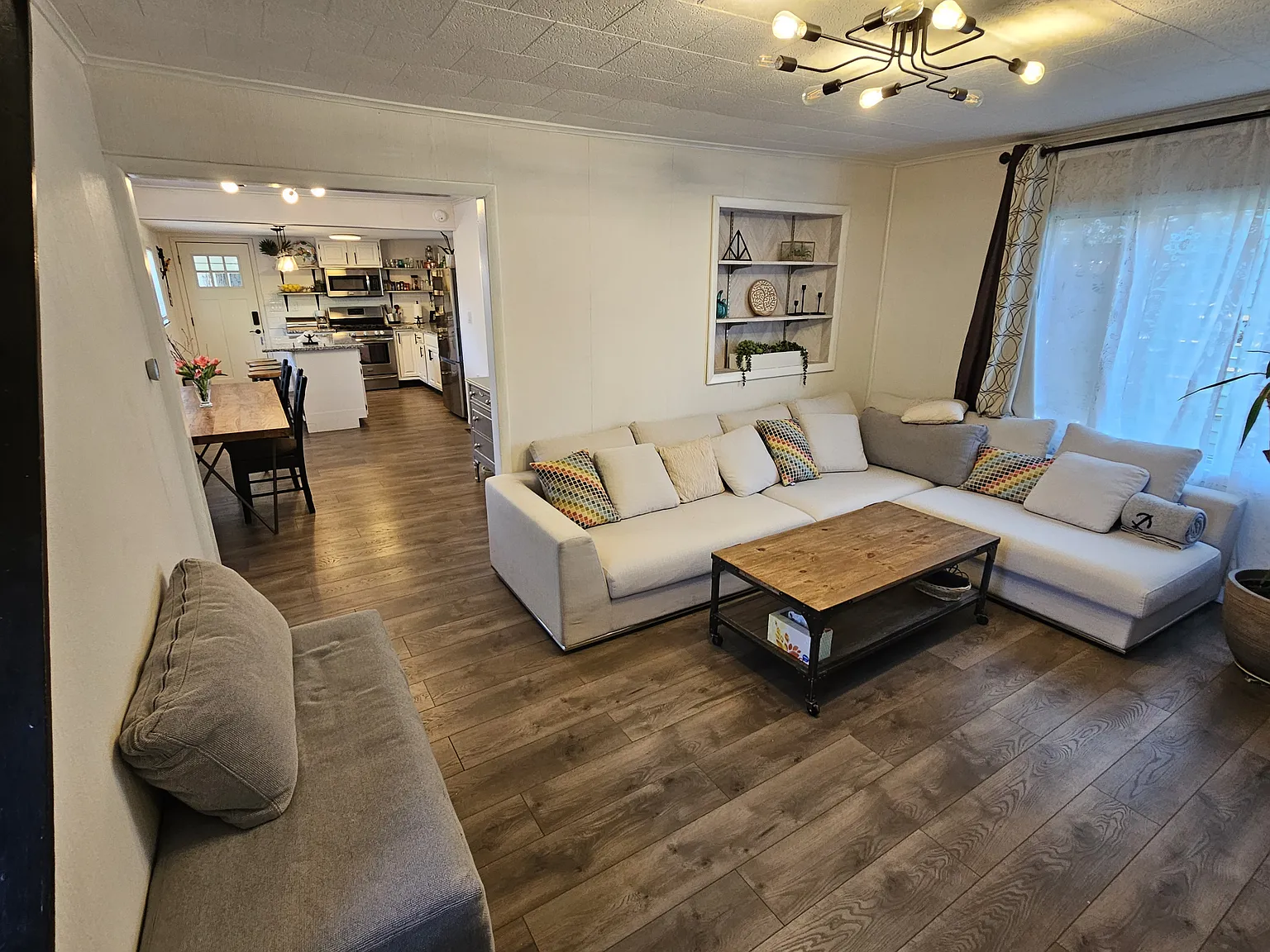 2 bed, 1.5 bath, 1066 sqft, $1,999 — Photo 3