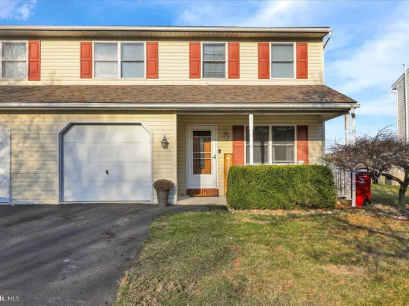 206 Carriage Dr, Wernersville, PA 19565