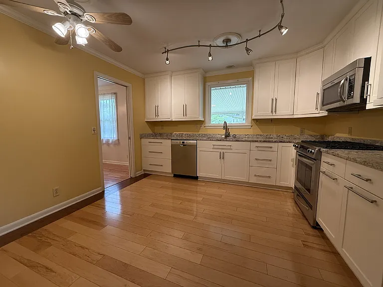 413 Harolds Dr NW — Photo 7