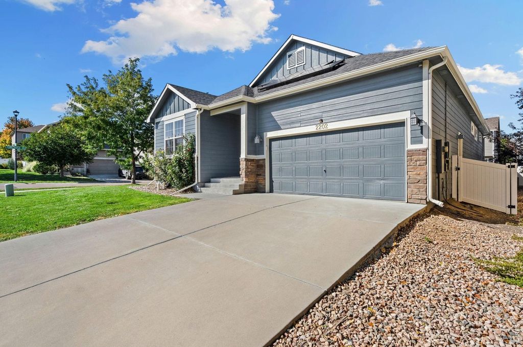2202 Maple Hill Dr
