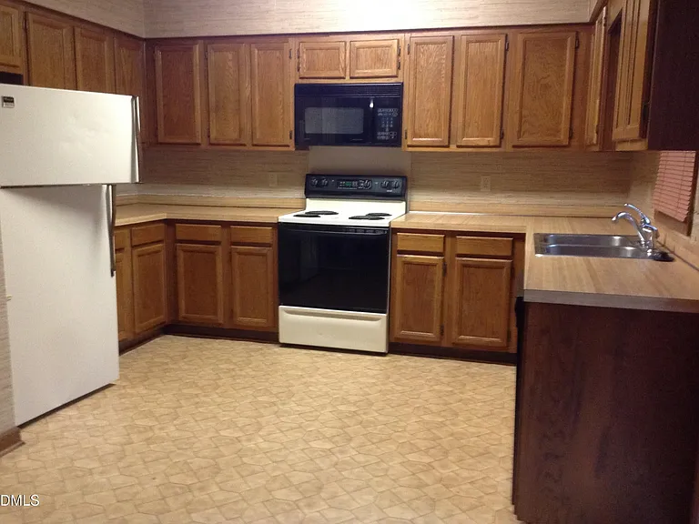 4302 Hunters Club Dr — Photo 3
