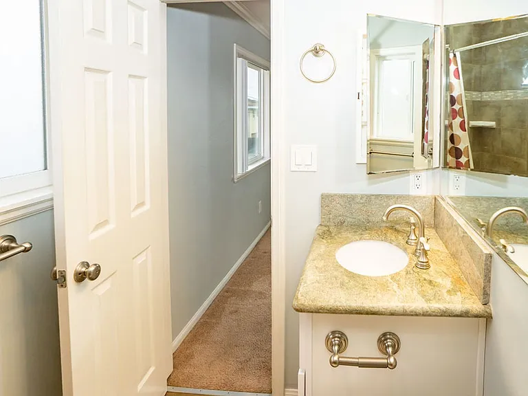 855 Emerald St #B — Photo 13