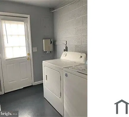 3 bed, 1200 sqft, $2,200 — Photo 3