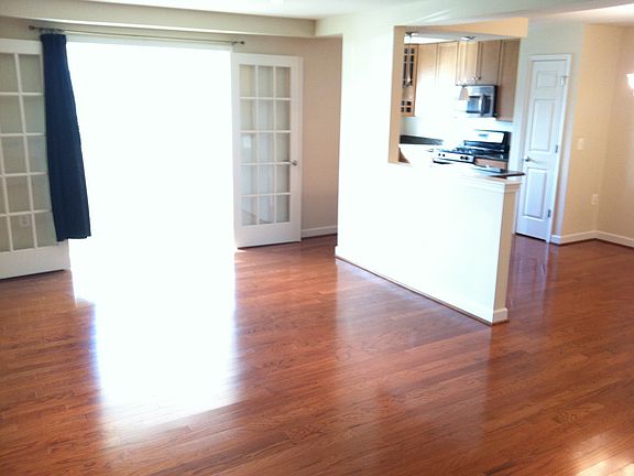 3rd image of 4079 S 4 Mile Run Dr Unit 102