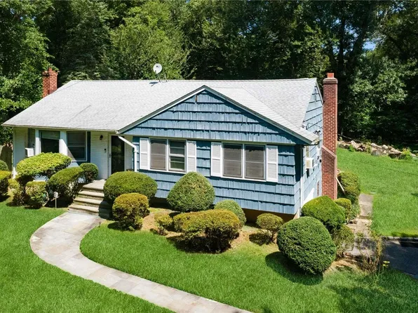 24 Sparrow Lane, Huntington, NY 11743