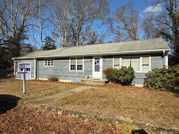 95 Tashmoo Ave, Tisbury, MA 02568