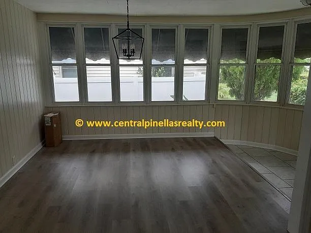 446 37th Ave NE — Photo 3