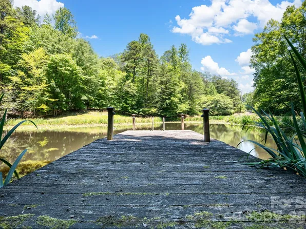 1090 N Saunders Dr, Catawba, NC 28609