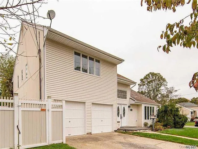 4 bed, 3.0 bath, 2658 sqft, $6,000 — Photo 2