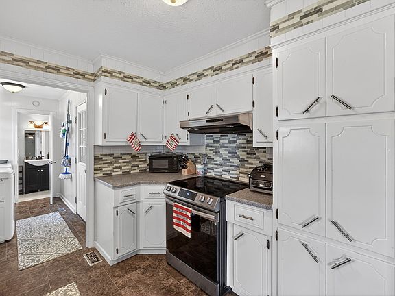 5th image of 149 Joy Ln