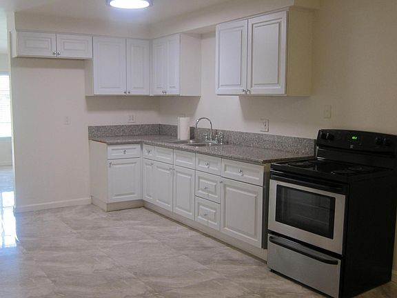 4th image of 521 S Lyon St Unit 115