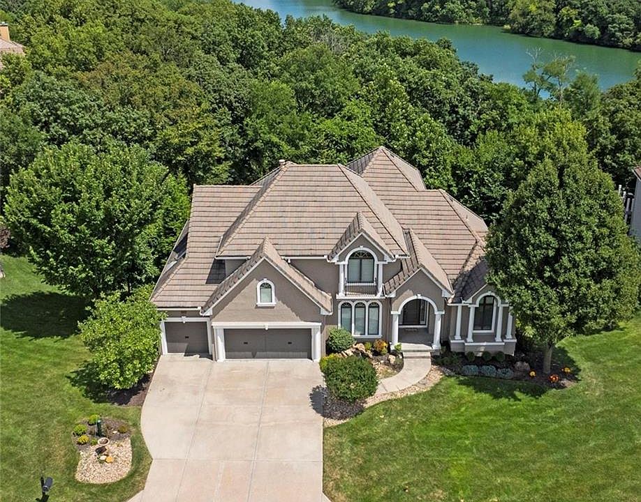 1st image of 8190 Shoreline Dr