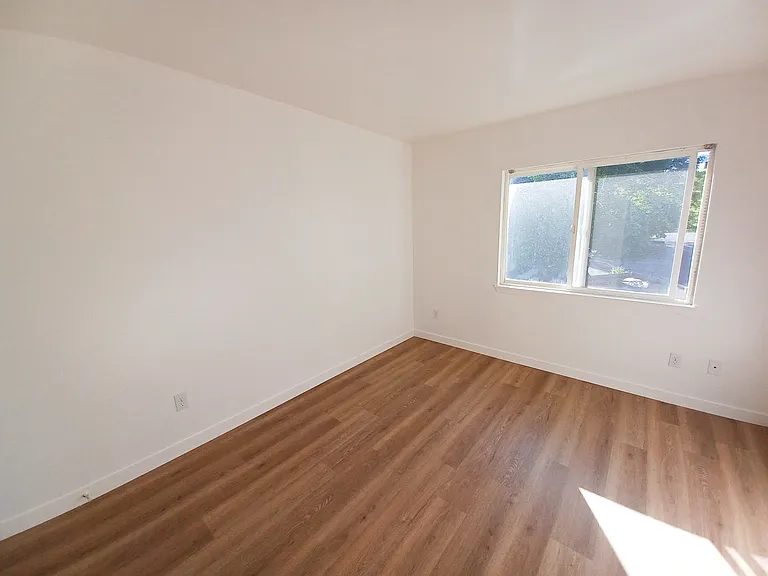 Parkhill Apartments — Photo 27
